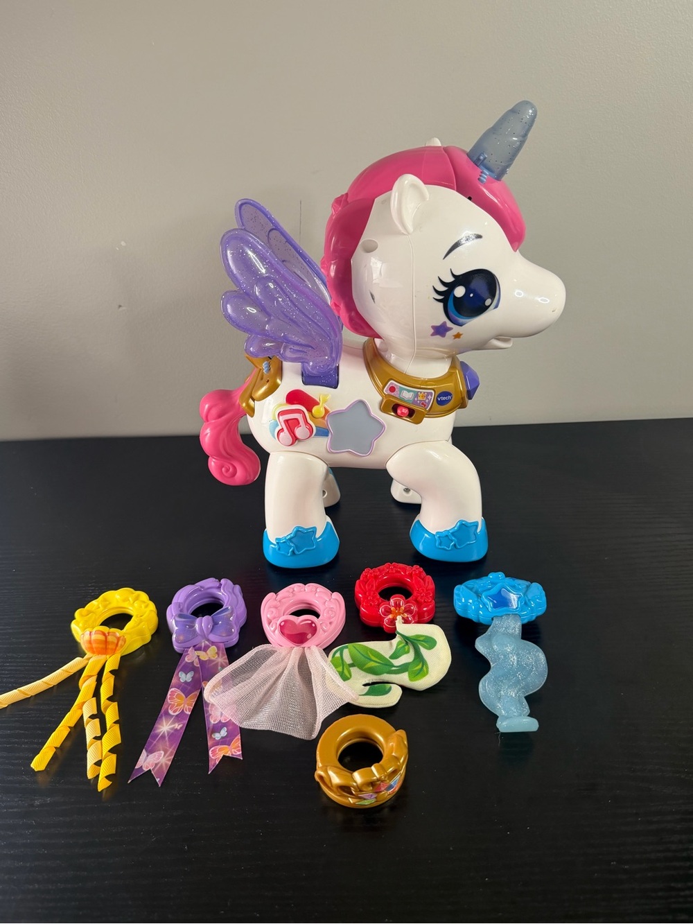 VTech Style & Glam On Unicorn Interactive Toy 6 Accessories